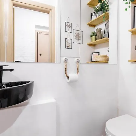 Queen With Hot Tub * 塞萨洛尼基