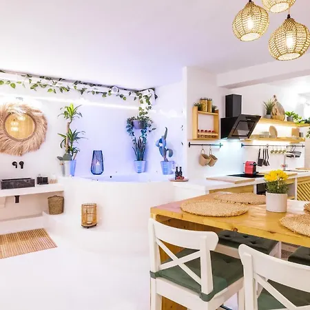 Queen With Hot Tub 公寓