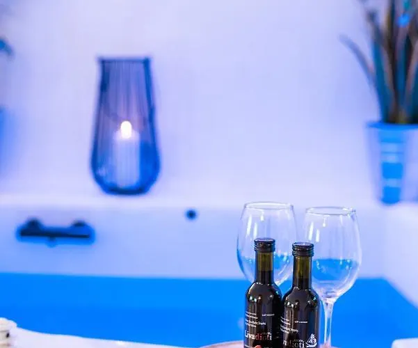 Queen With Hot Tub Salonic